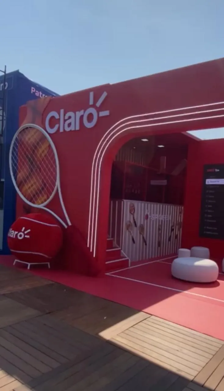 Stand Claro com lounge