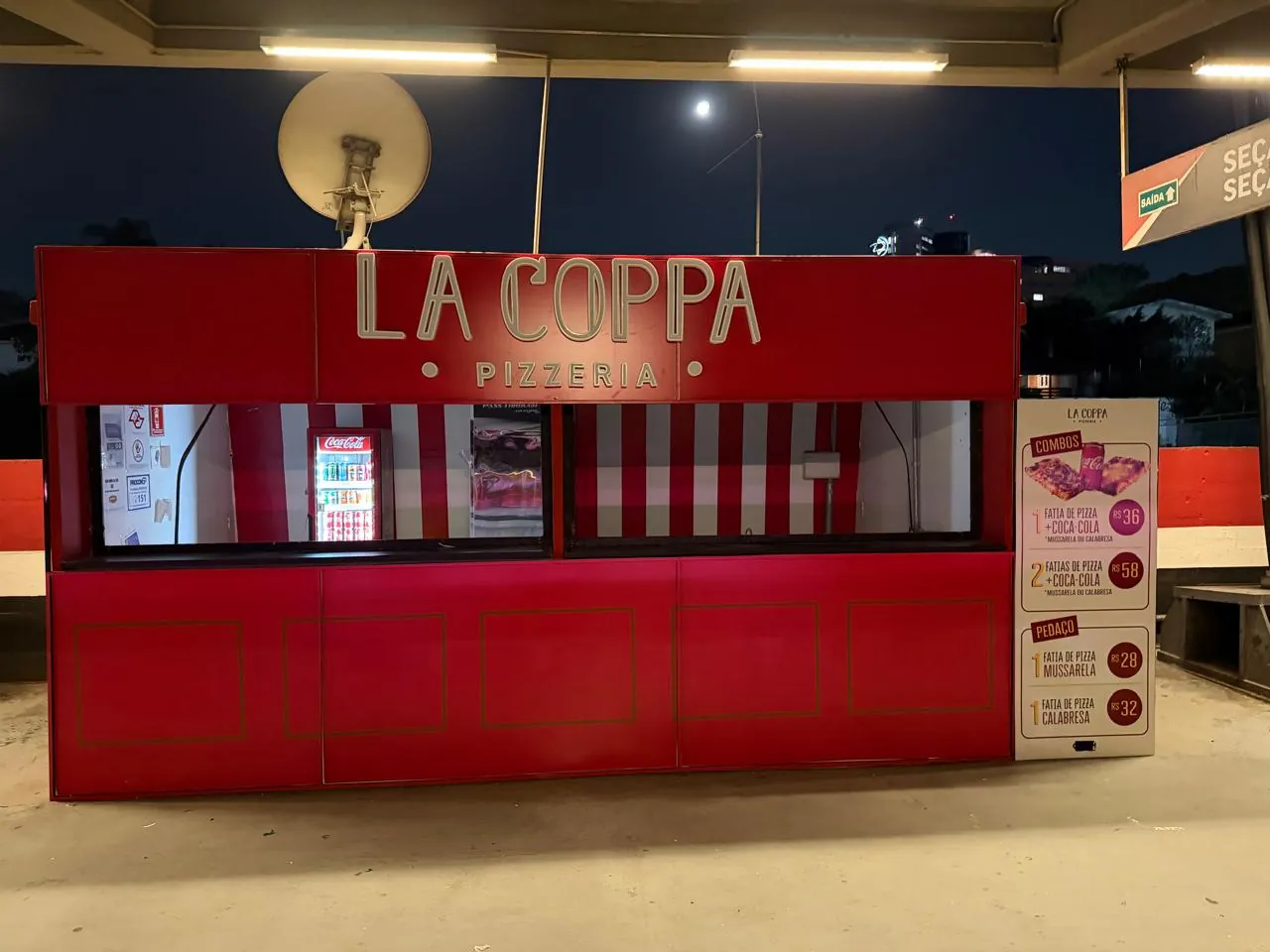Quiosque La Coppa Pizzeria em estrutura modular